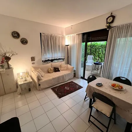 Elegante Lungomare Con Piscina Sanremo